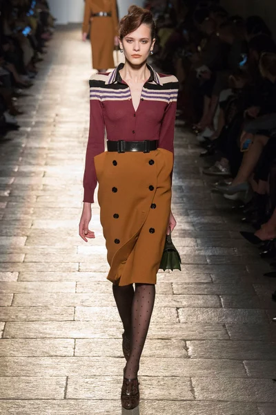 Look 12
